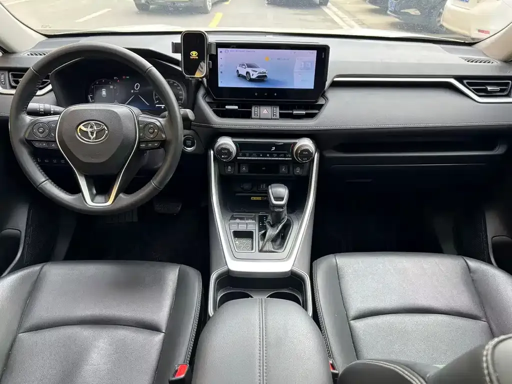 Toyota RAV4 — фото 6