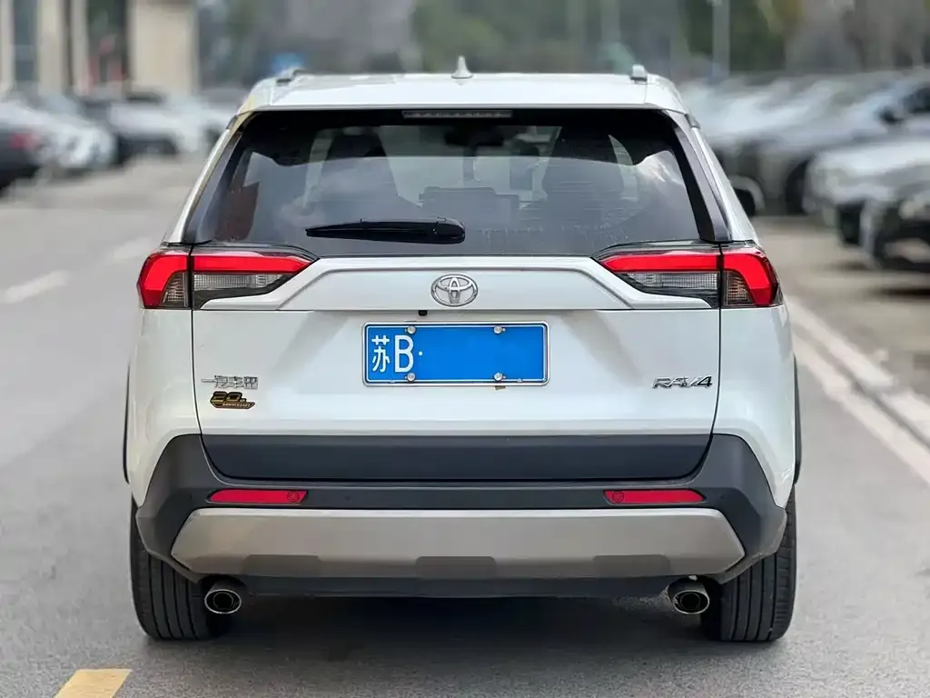 Toyota RAV4 — фото 2