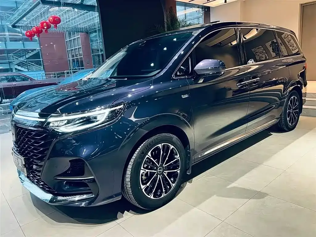 Roewe iMAX8 — фото 1