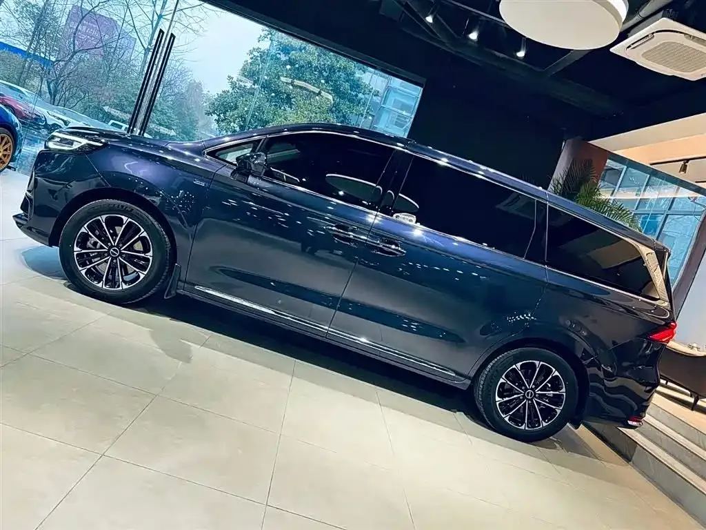 Roewe iMAX8 — фото 10