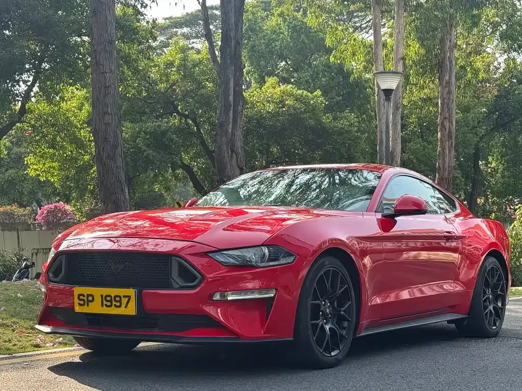 Ford Mustang — фото 1
