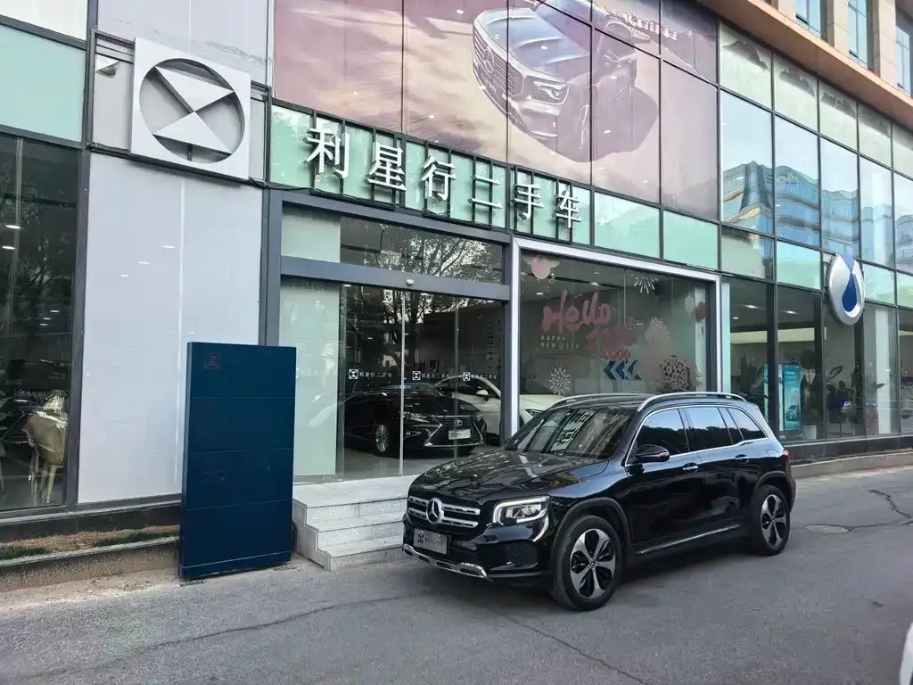 Mercedes-Benz GLB — фото 1