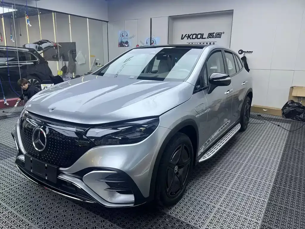 Mercedes-Benz EQE SUV — фото 1