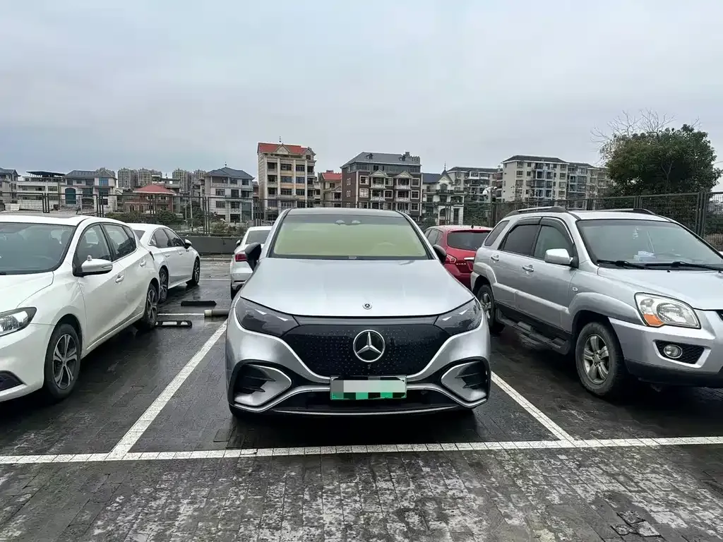 Mercedes-Benz EQE SUV — фото 10