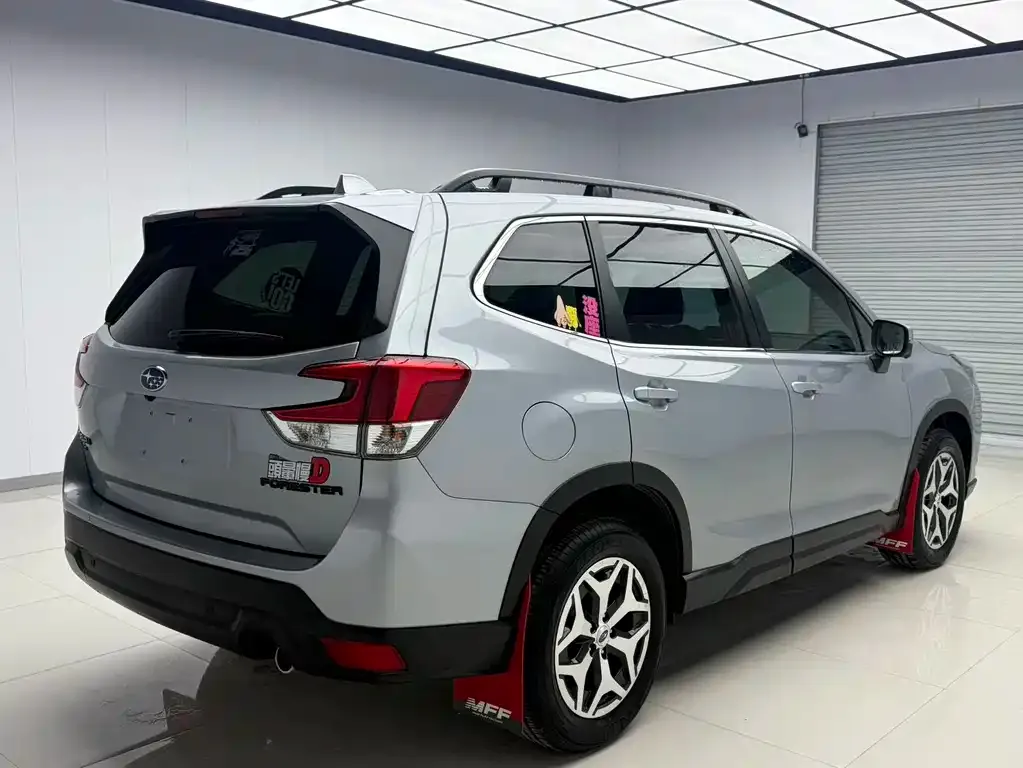 Subaru Forester — фото 4
