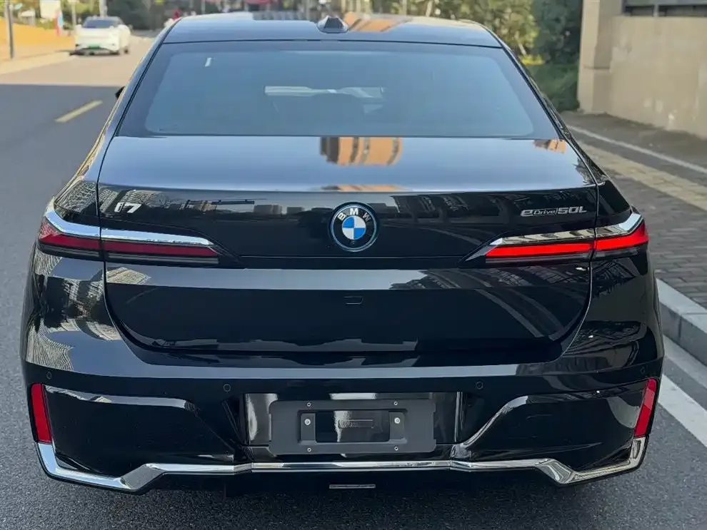 BMW i7 — фото 5
