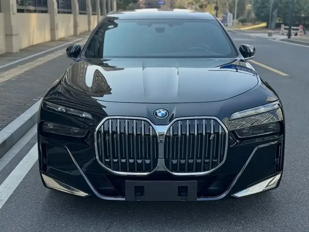 BMW i7 — фото 4