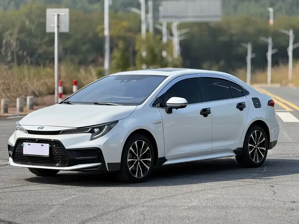 Toyota Corolla — фото 1