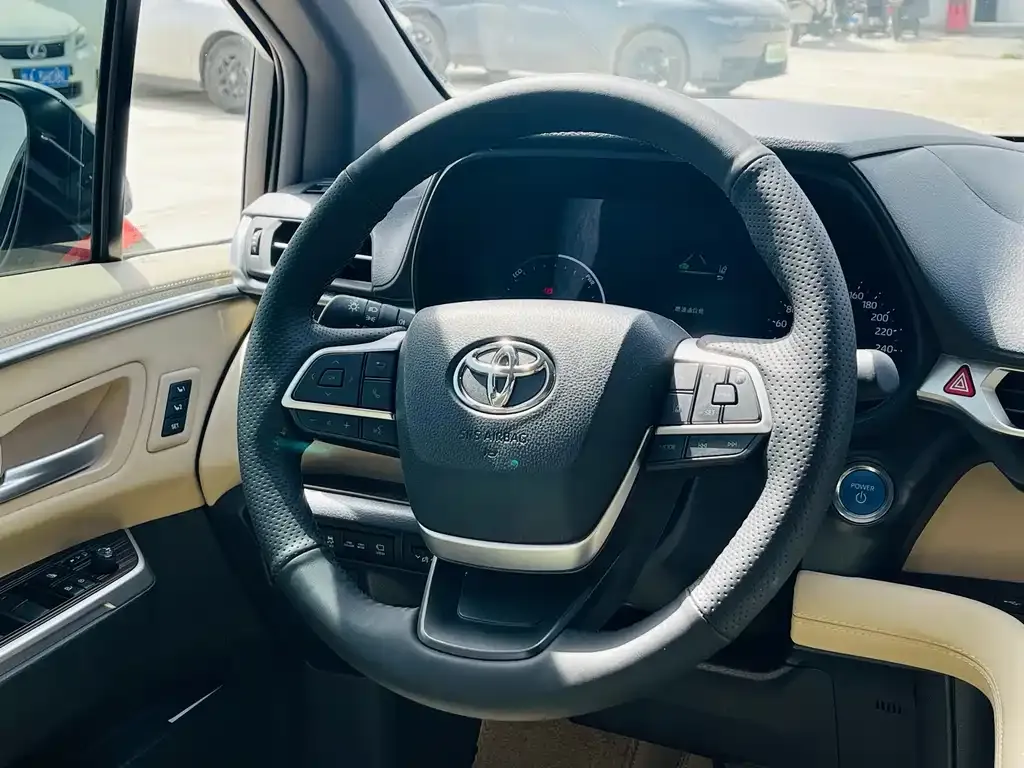 Toyota Granvia — фото 9