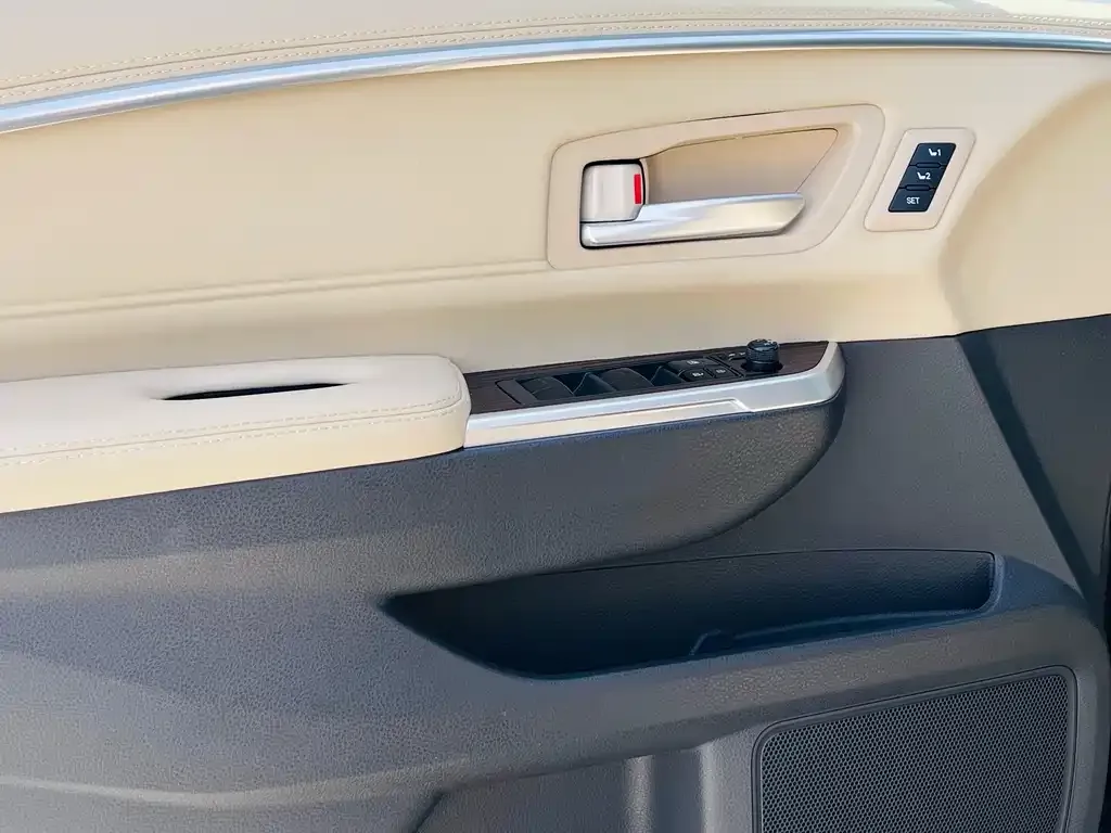 Toyota Granvia — фото 10