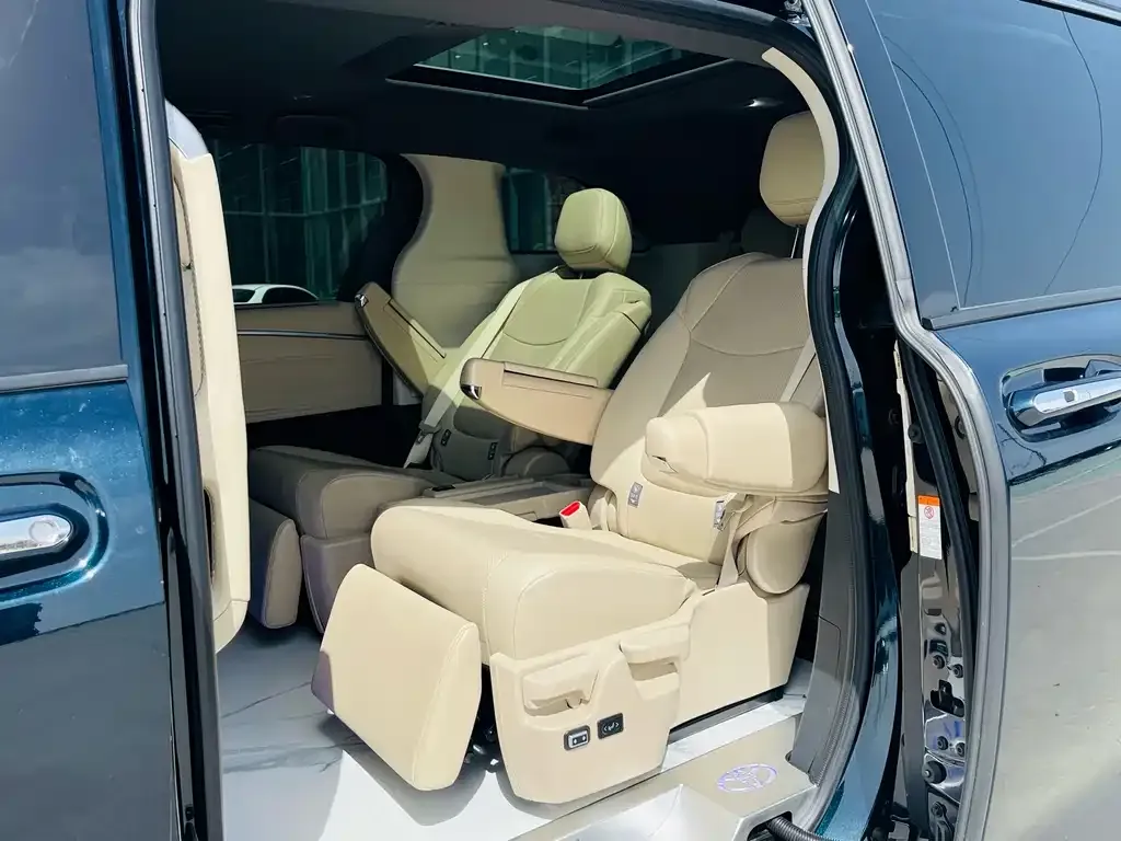 Toyota Granvia — фото 3