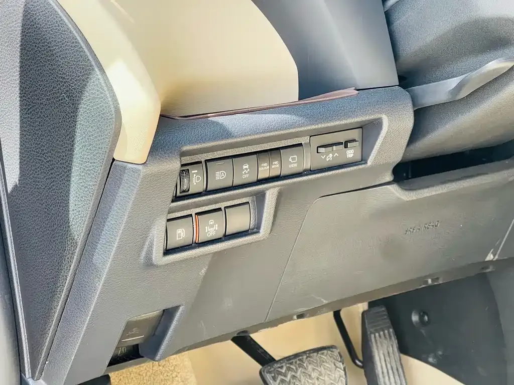 Toyota Granvia — фото 2