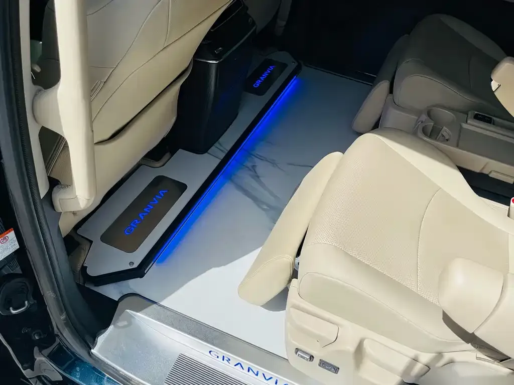 Toyota Granvia — фото 7