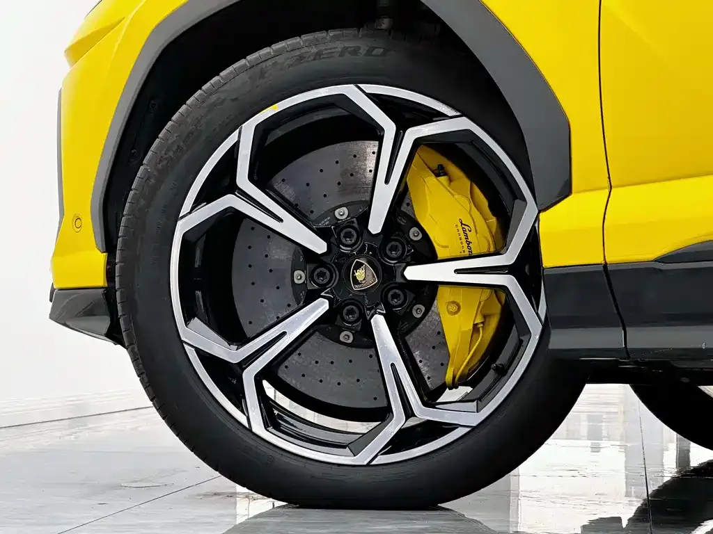 Lamborghini Urus — фото 6