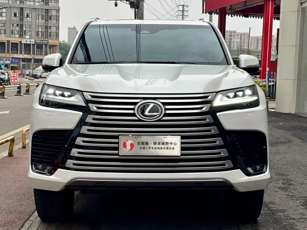 Lexus LX — фото 10