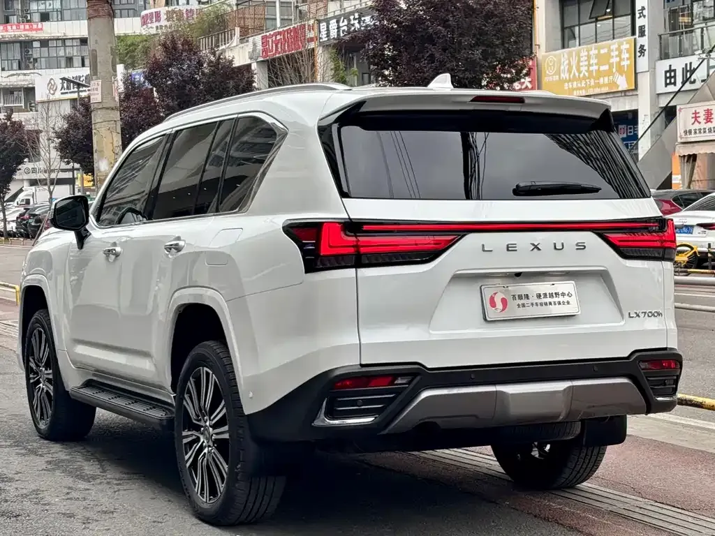 Lexus LX — фото 9