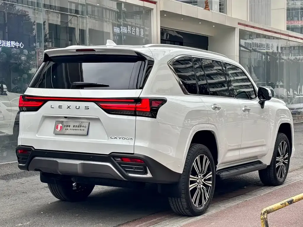 Lexus LX — фото 2