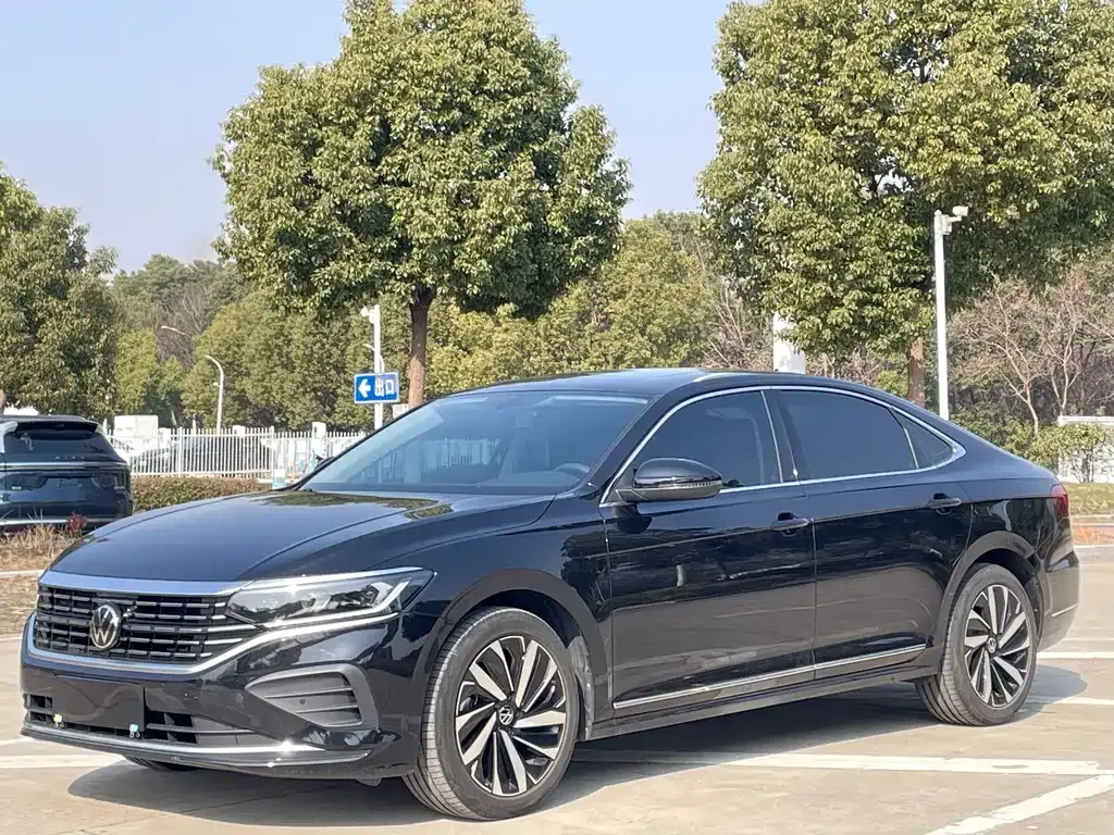 Volkswagen Passat — фото 1