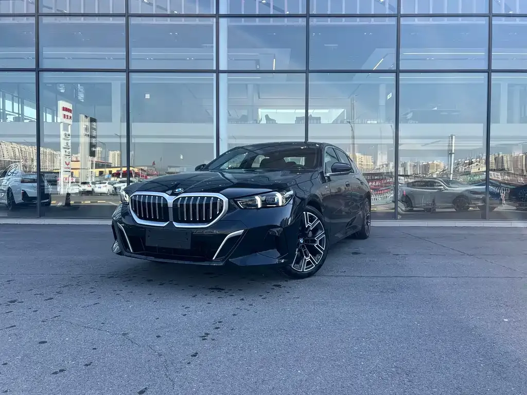 BMW 5 Series — фото 1