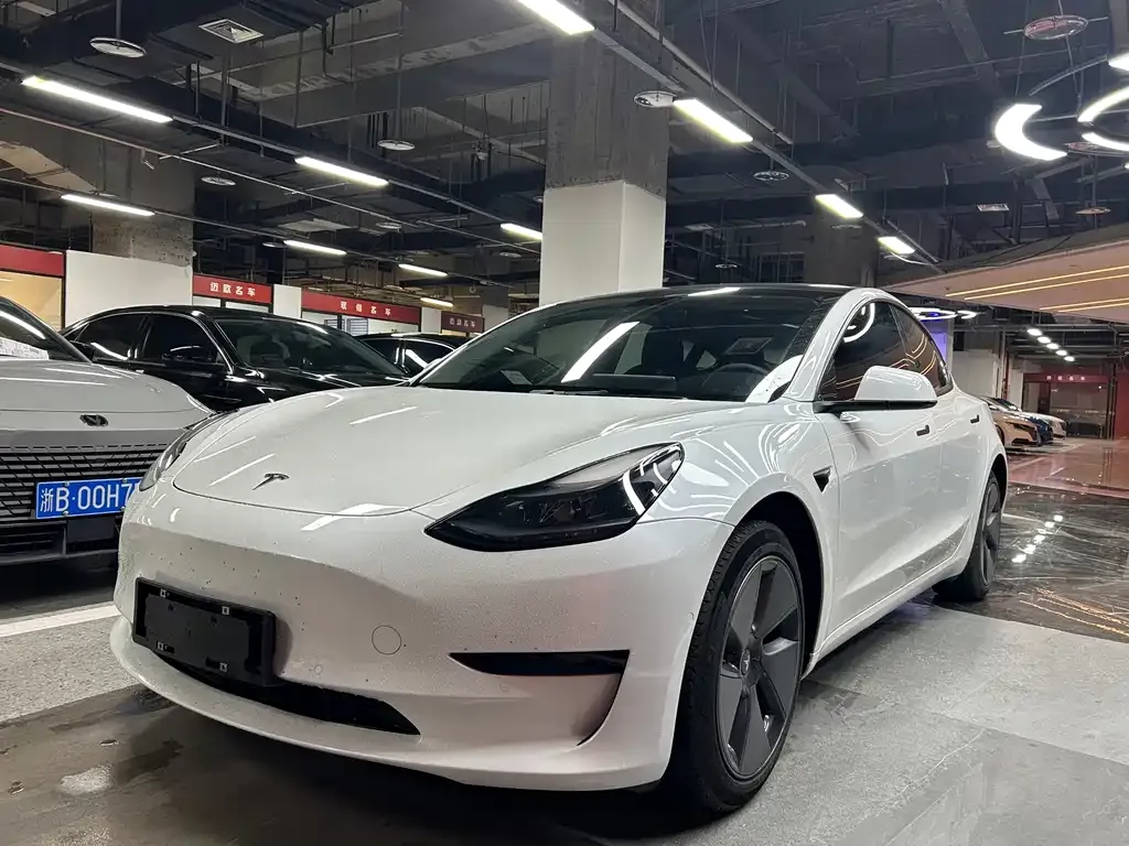 Tesla Model 3 — фото 1