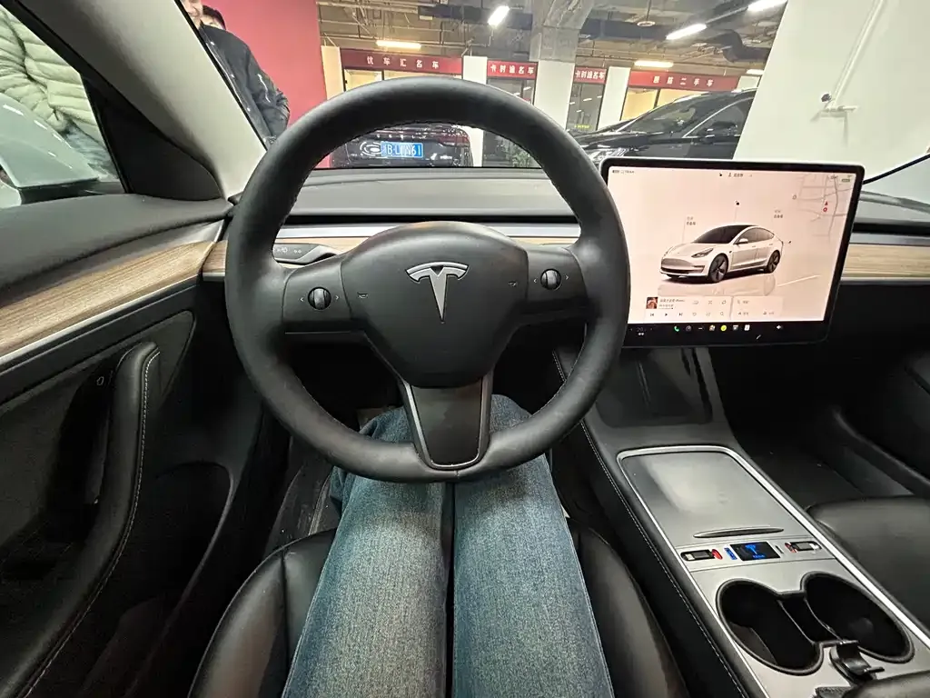 Tesla Model 3 — фото 4