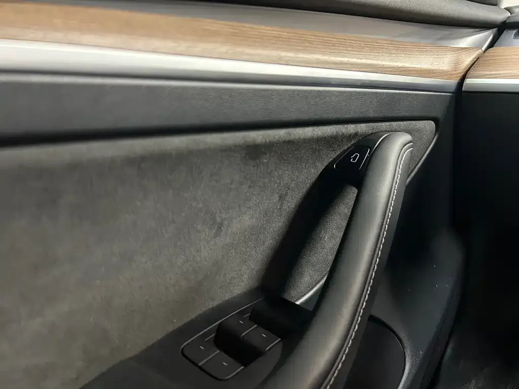 Tesla Model 3 — фото 3