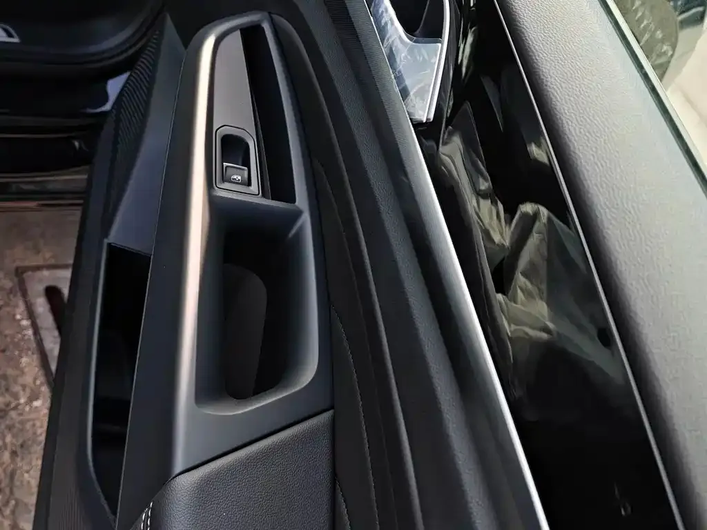 Volkswagen Passat New Energy — фото 8