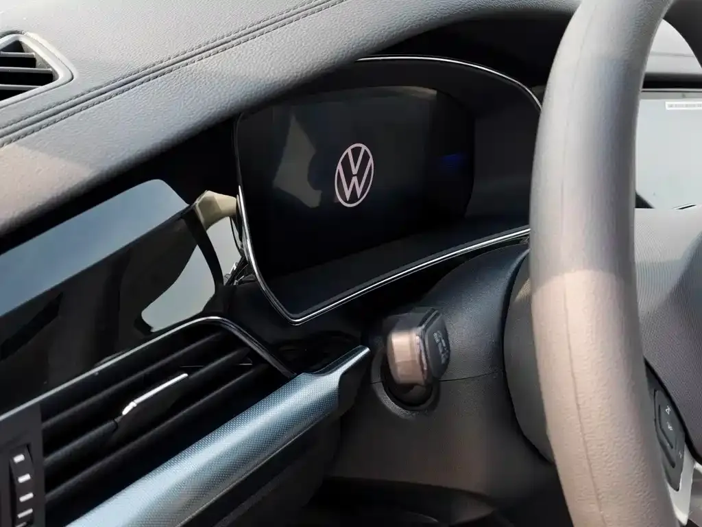 Volkswagen Passat New Energy — фото 9