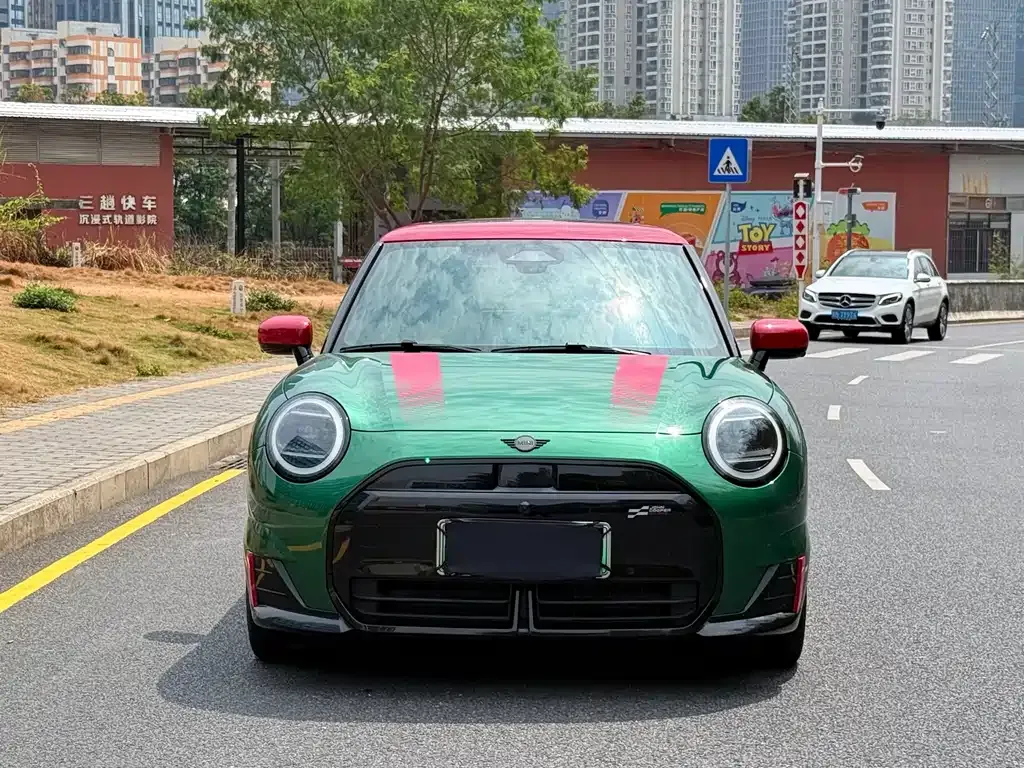 MINI JCW Electric — фото 8