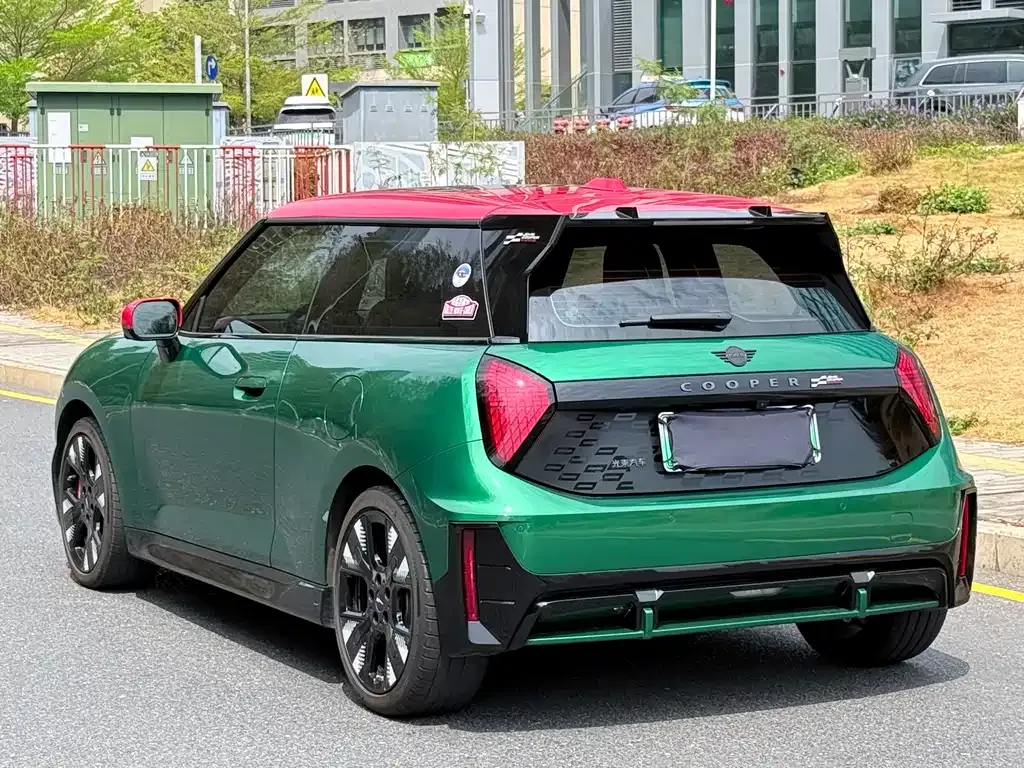 MINI JCW Electric — фото 9