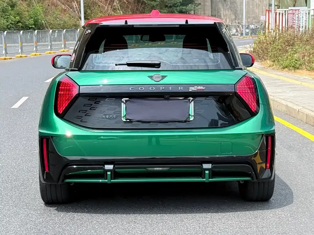 MINI JCW Electric — фото 4