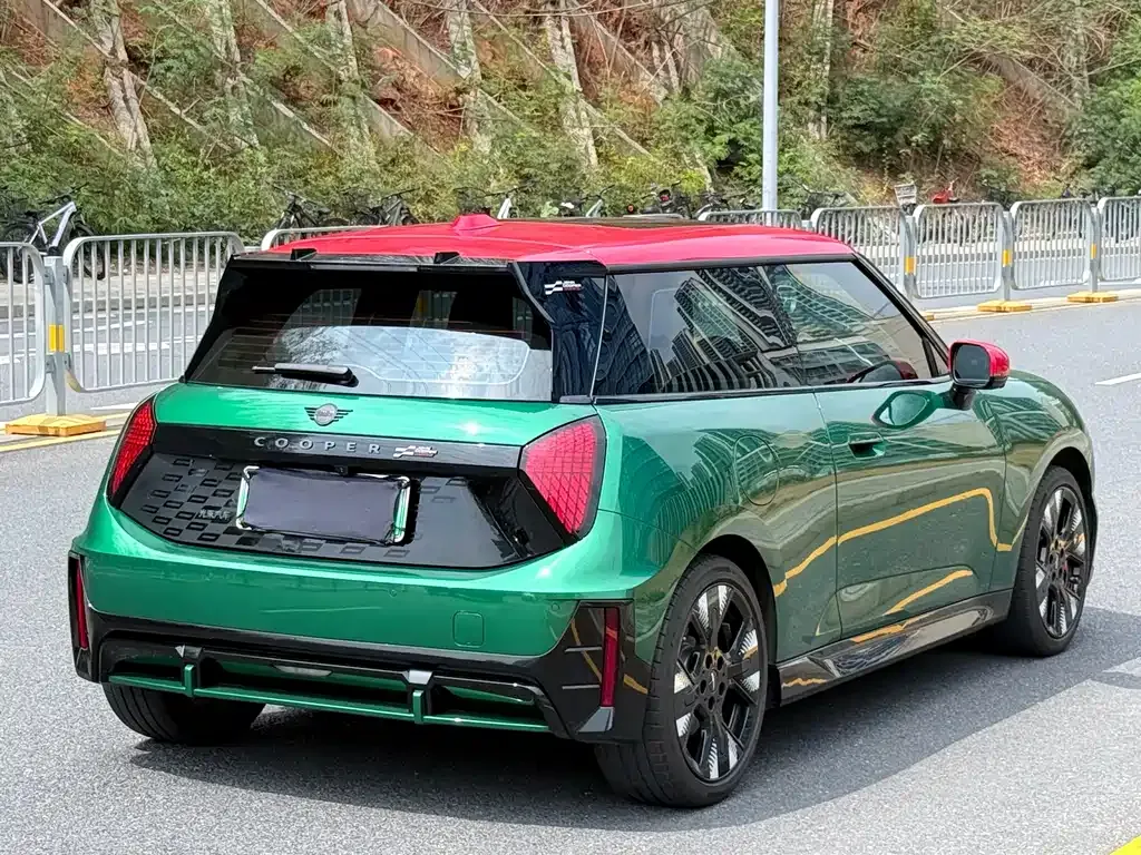 MINI JCW Electric — фото 10