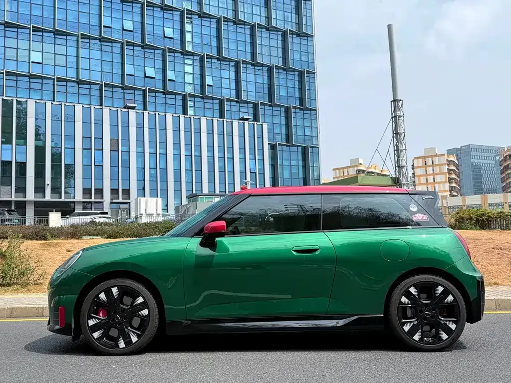 MINI JCW Electric — фото 3