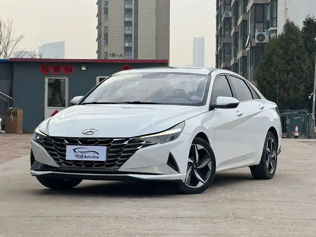 Hyundai Elantra — фото 1