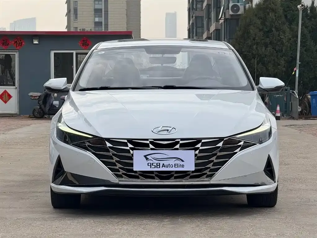 Hyundai Elantra — фото 7