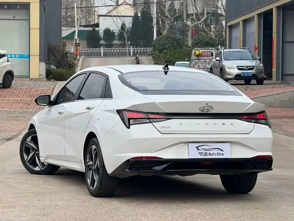 Hyundai Elantra — фото 4