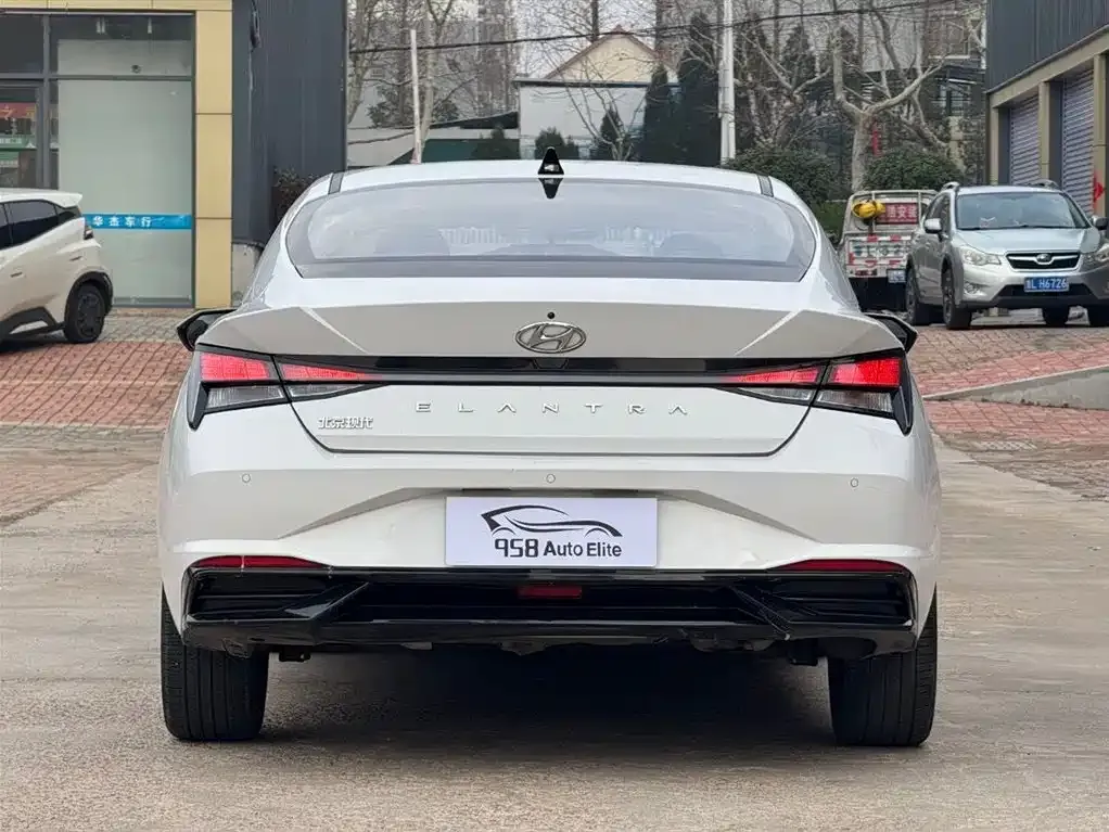 Hyundai Elantra — фото 2