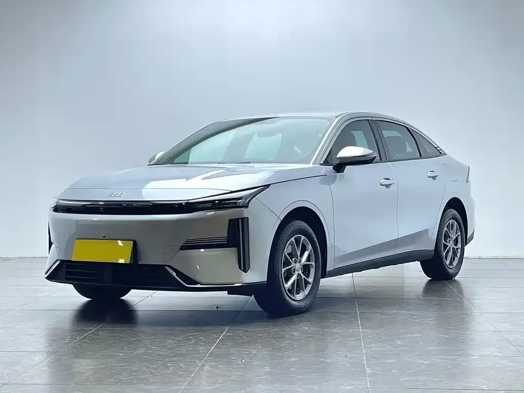 Geely Galaxy L6 — фото 1