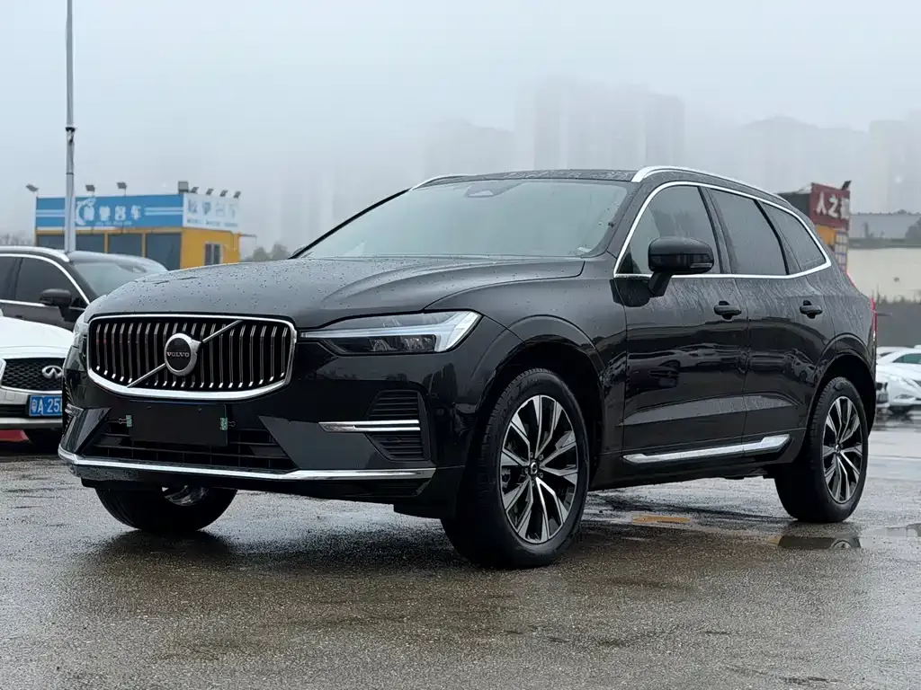 Volvo XC60 — фото 1