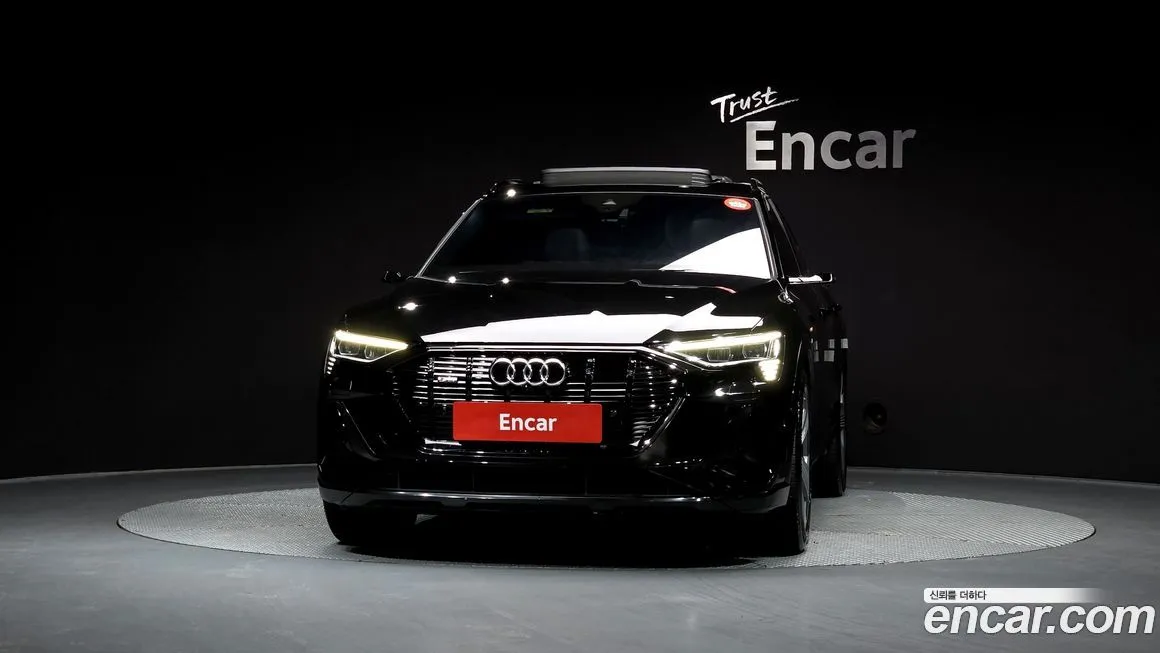 Audi e-tron — фото 2