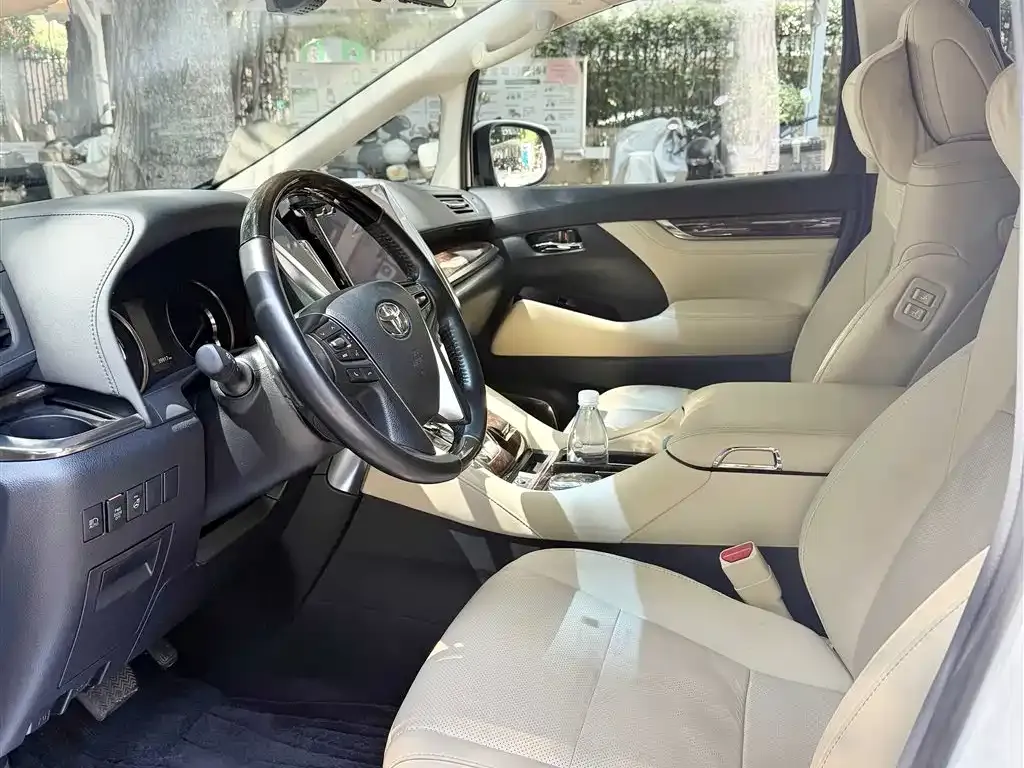 Toyota Alphard — фото 3