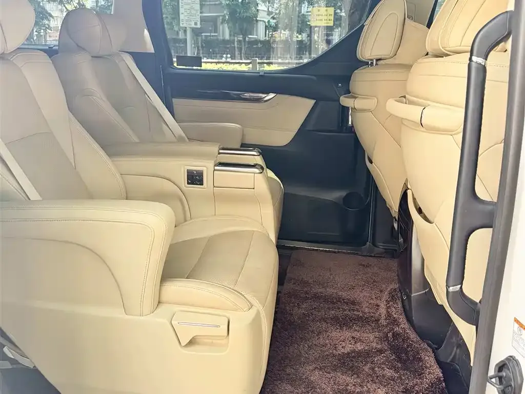 Toyota Alphard — фото 7