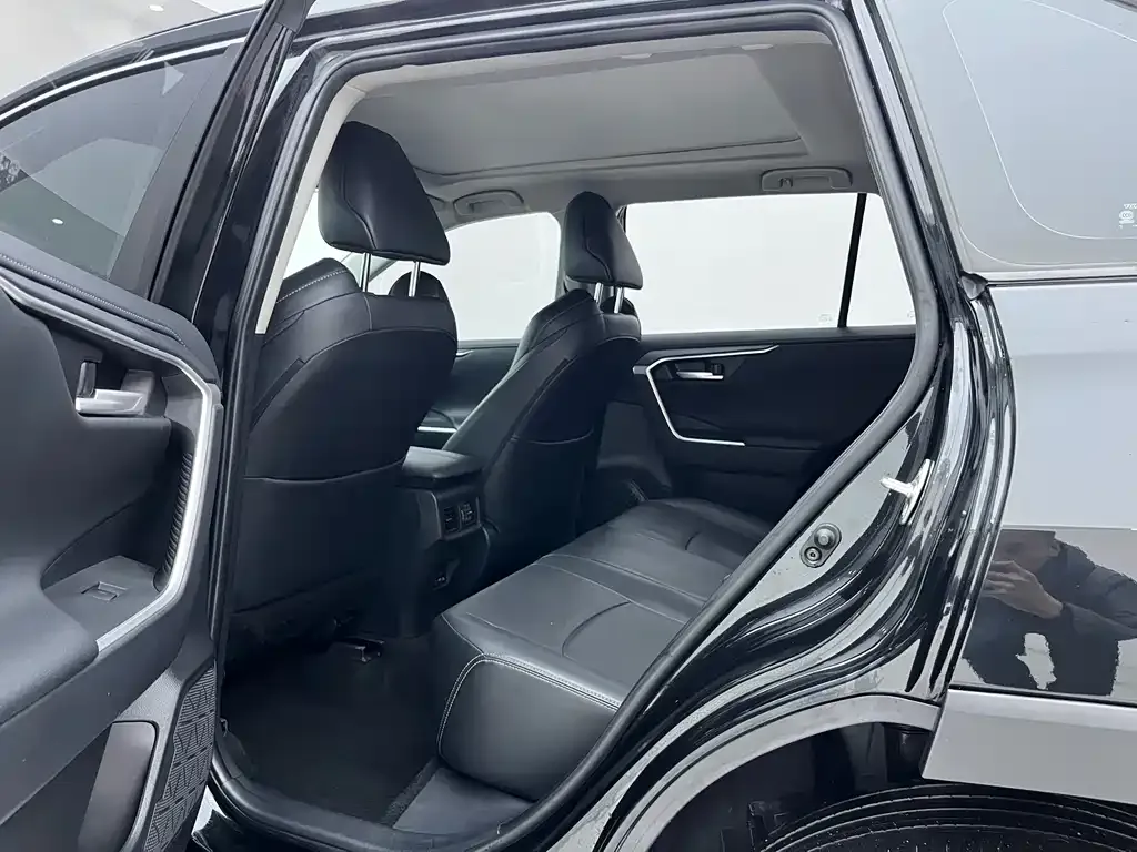 Toyota Wildlander — фото 10