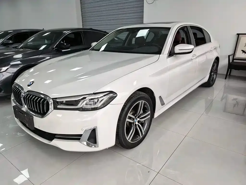 BMW 5 Series — фото 1