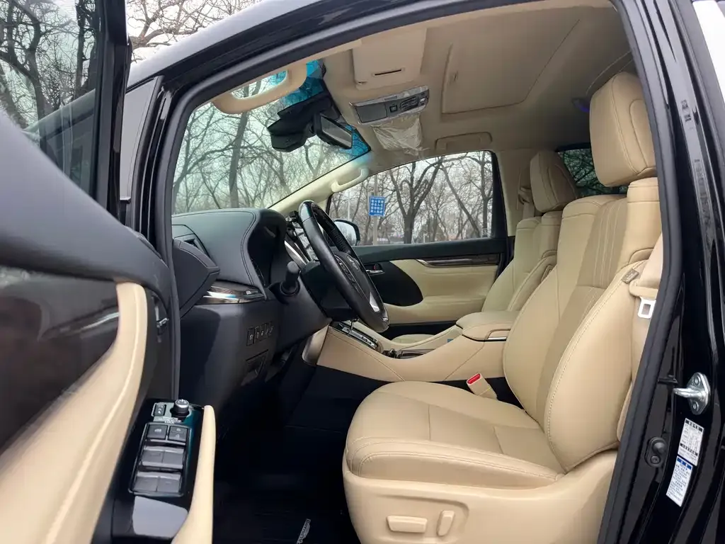 Toyota Alphard — фото 5