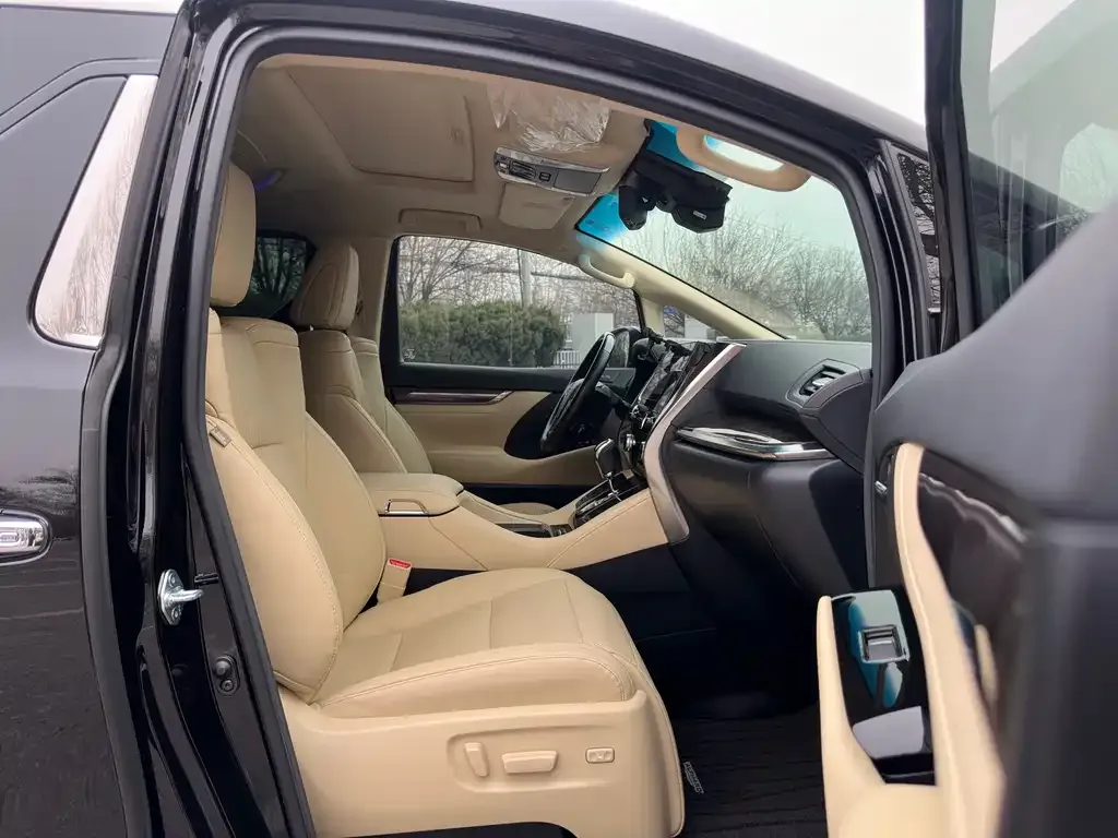 Toyota Alphard — фото 4