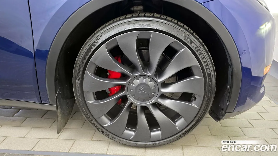 Tesla Model Y — фото 9