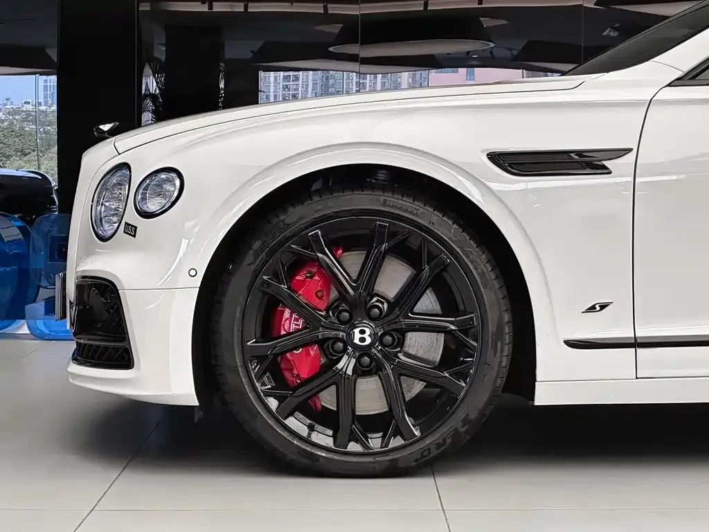 Bentley Flying Spur — фото 10