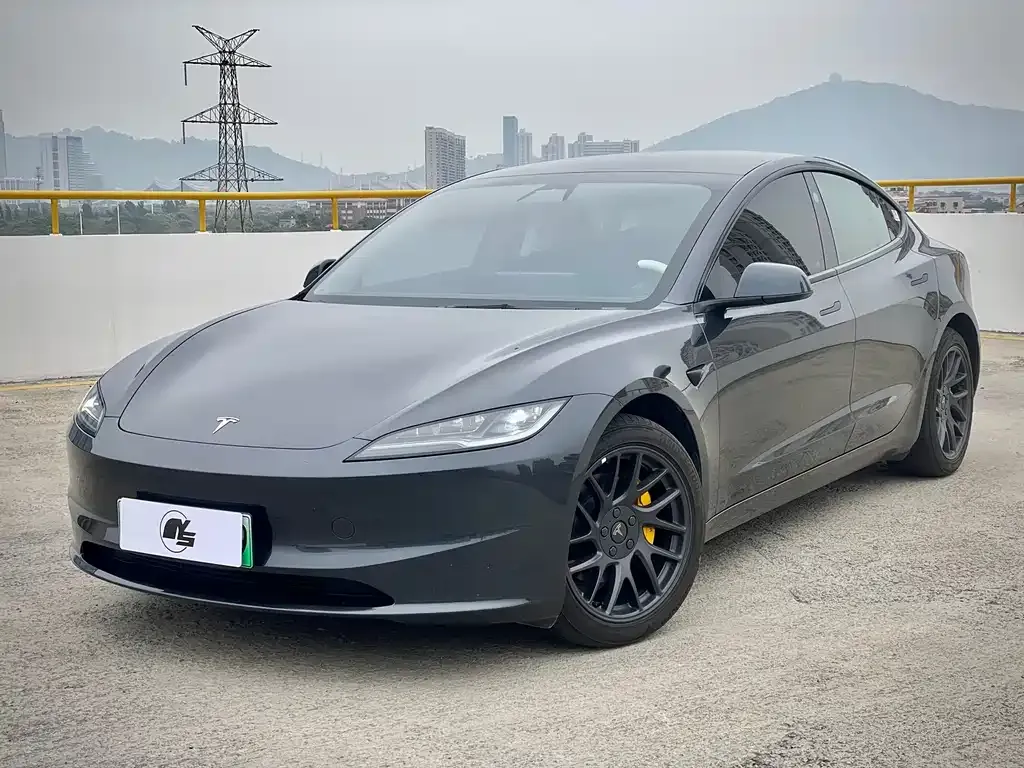 Tesla Model 3 — фото 1