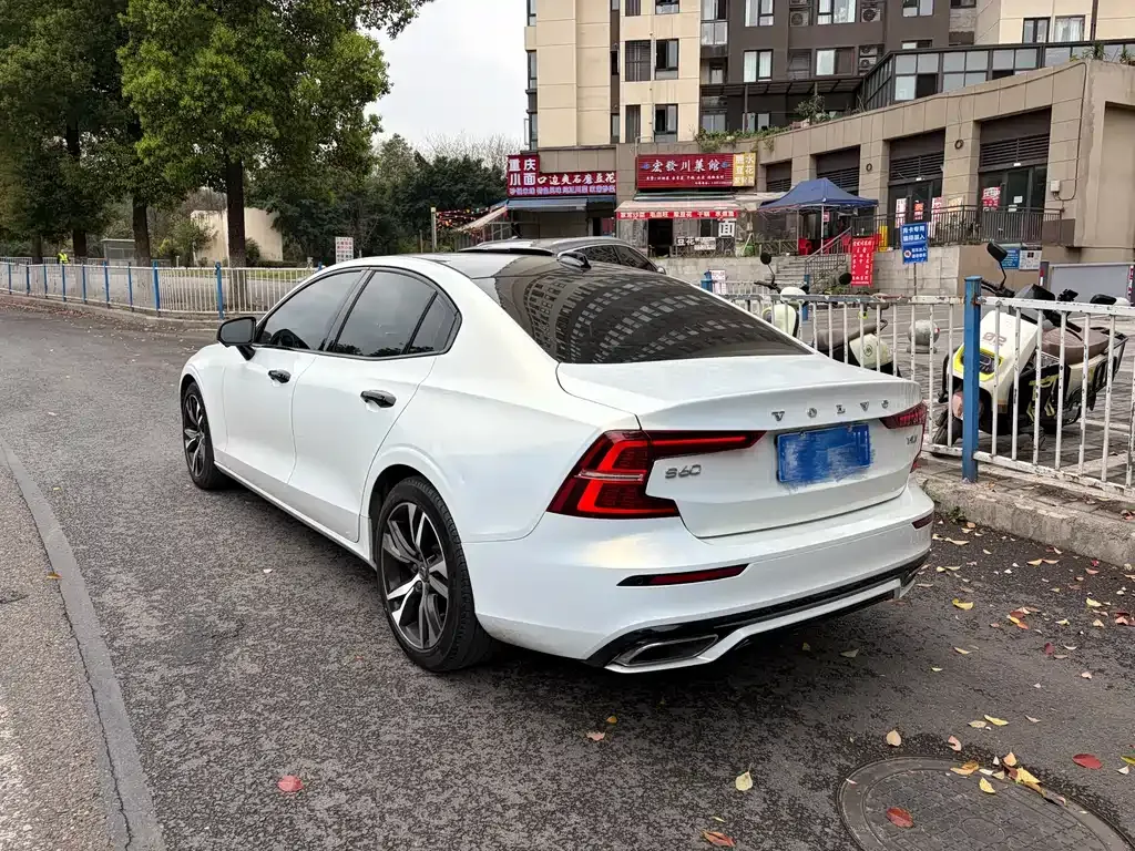 Volvo S60 — фото 4